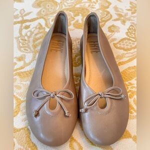 Frye Leather Ballet Flats Emma Bow 6 M Taupe Eucalyptus Slippers Slip On Shoes